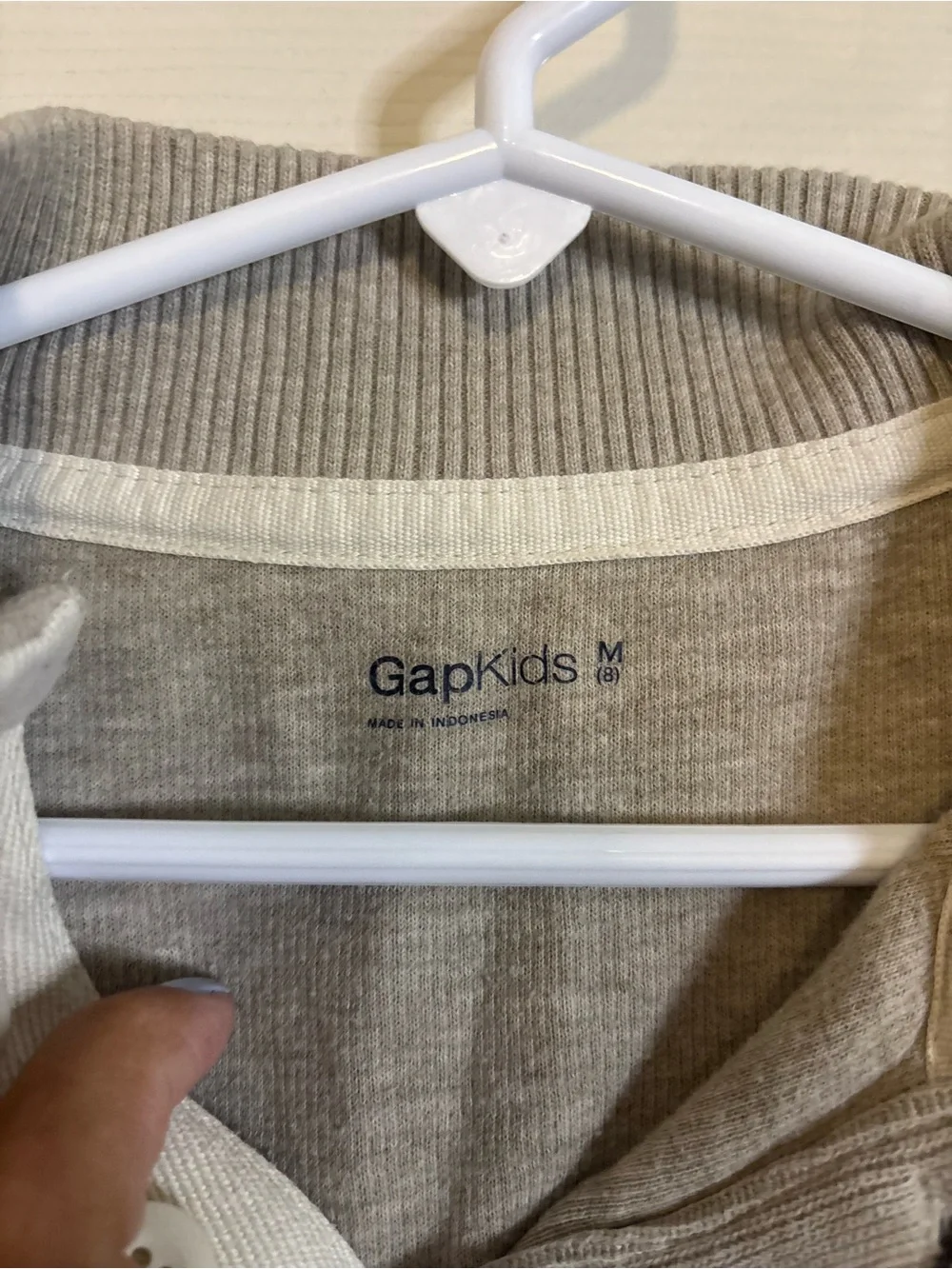 GAP button neck